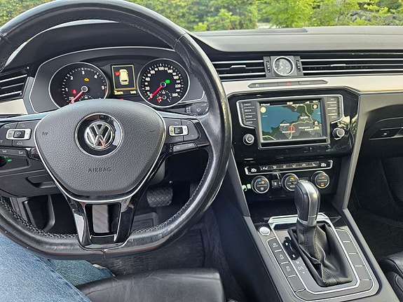 Volkswagen Passat 8 of 18