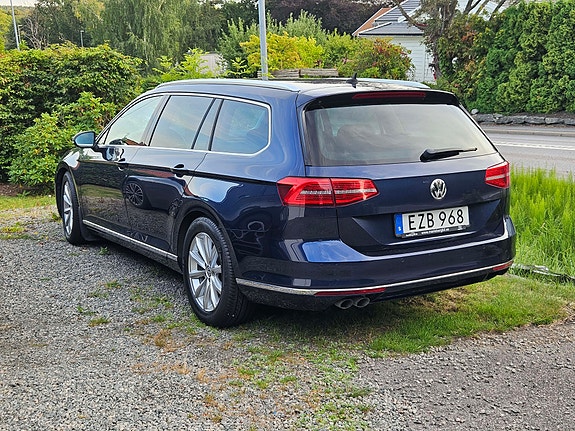Volkswagen Passat 2 of 18