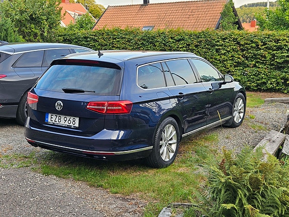 Volkswagen Passat 3 of 18