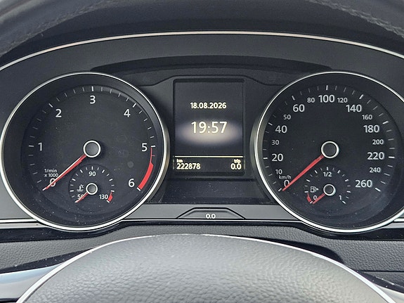 Volkswagen Passat 7 of 18