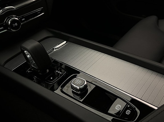 Volvo XC60 25 of 30