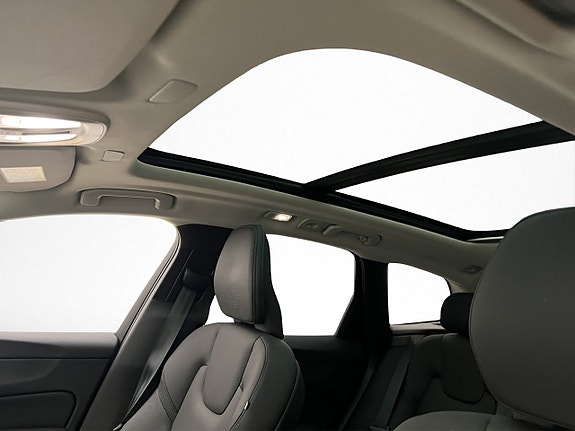 Volvo XC60 13 of 30