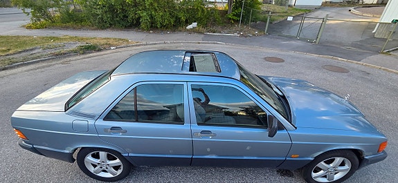 Mercedes-Benz 190 E 12 of 27