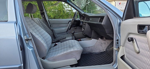 Mercedes-Benz 190 E 25 of 27