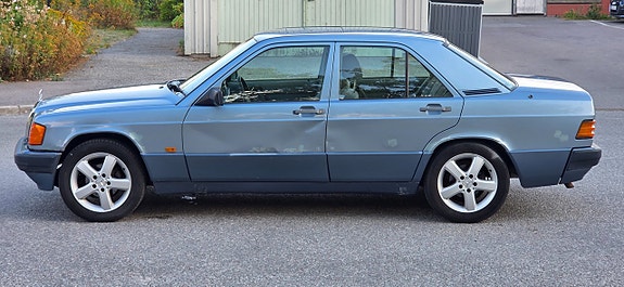 Mercedes-Benz 190 E 3 of 27