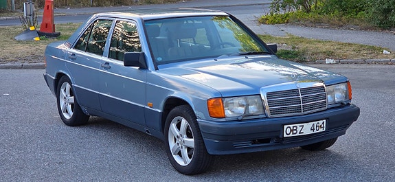 Mercedes-Benz 190 E 2 of 27