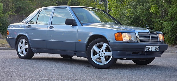 Mercedes-Benz 190 E 10 of 27