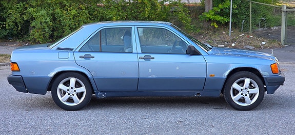 Mercedes-Benz 190 E 5 of 27