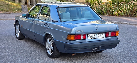 Mercedes-Benz 190 E 8 of 27