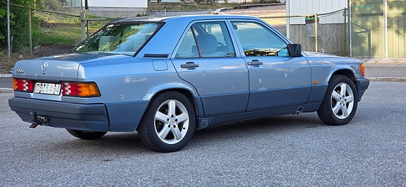 Mercedes-Benz 190 E 6 of 27