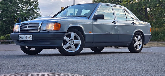 Mercedes-Benz 190 E 11 of 27
