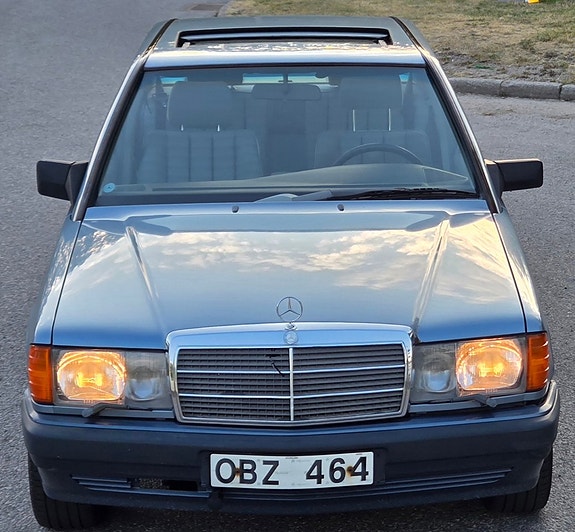 Mercedes-Benz 190 E 9 of 27