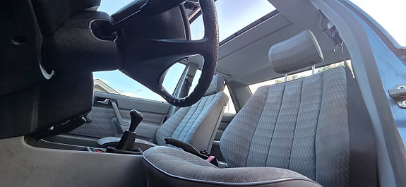 Mercedes-Benz 190 E 22 of 27