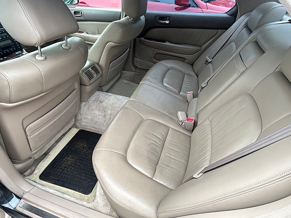 Lexus LS400 5 of 6