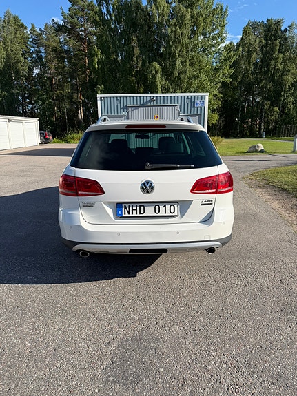 Volkswagen Passat Alltrack 4 of 7