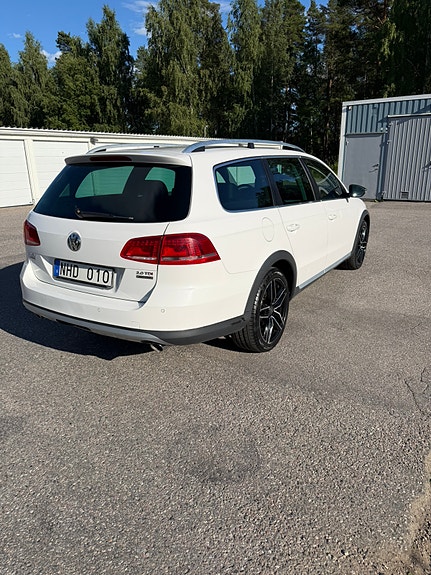 Volkswagen Passat Alltrack 3 of 7