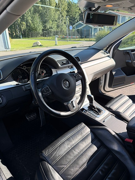 Volkswagen Passat Alltrack 5 of 7