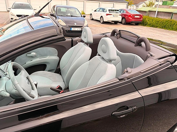 Nissan Micra C+C 8 of 11