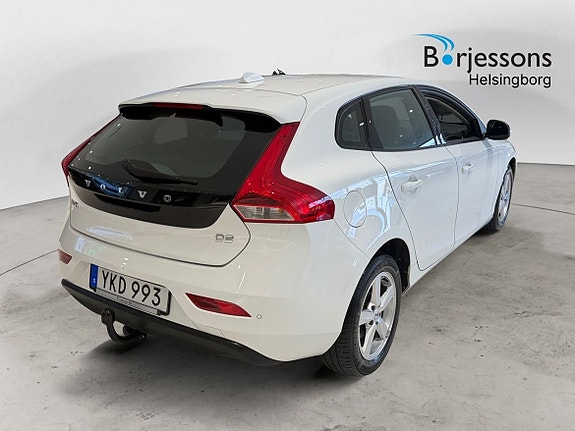 Volvo V40 3 of 22