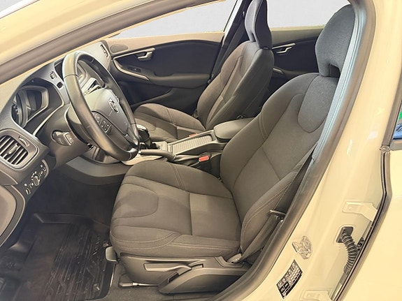 Volvo V40 7 of 22