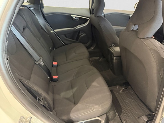 Volvo V40 15 of 22