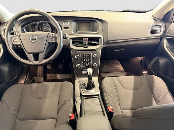 Volvo V40 9 of 22