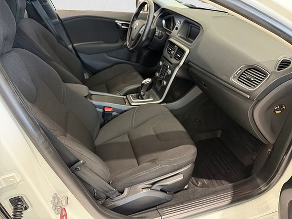 Volvo V40 16 of 22