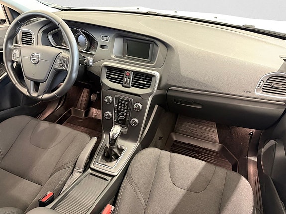 Volvo V40 14 of 22