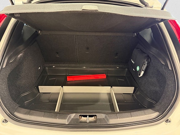 Volvo V40 12 of 22