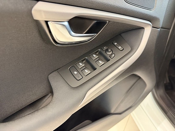 Volvo V40 8 of 22
