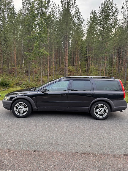 Volvo XC70 2 of 12