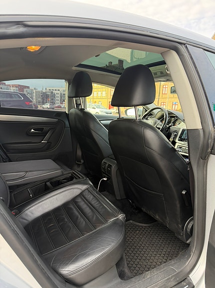 Volkswagen Passat CC 9 of 10