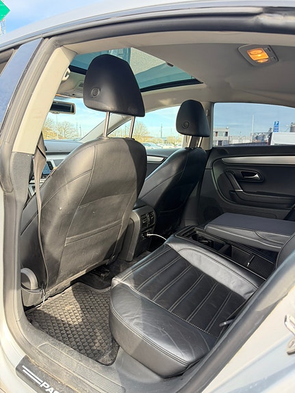 Volkswagen Passat CC 8 of 10