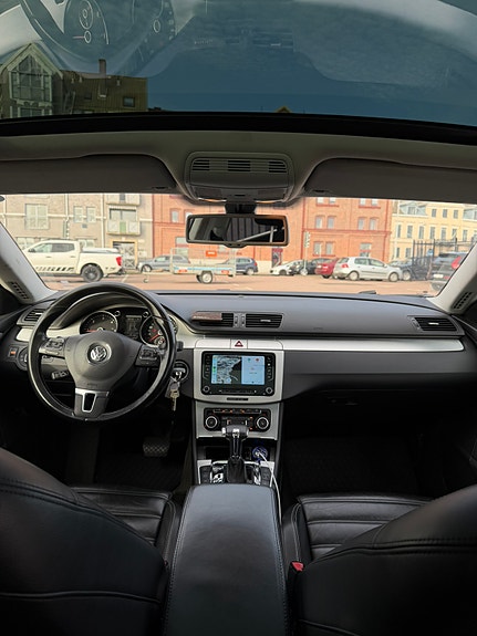 Volkswagen Passat CC 7 of 10