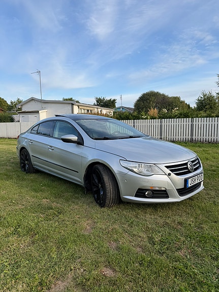 Volkswagen Passat CC 2 of 10