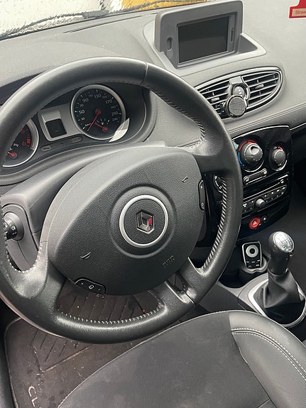 Renault Clio 3 of 6