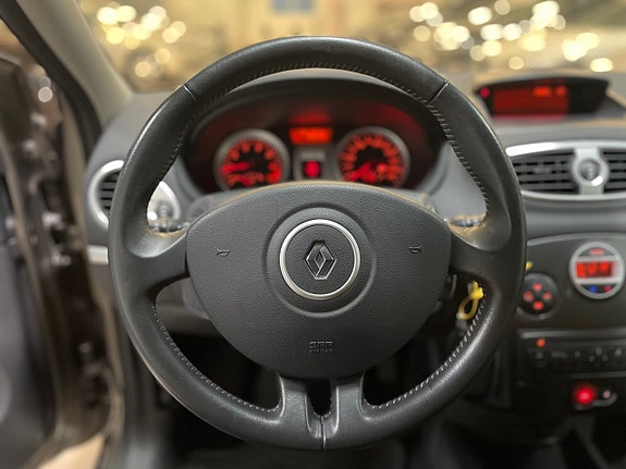 Renault Clio 19 of 19