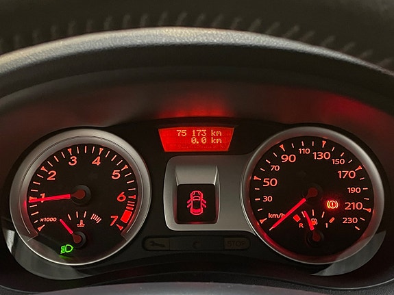 Renault Clio 16 of 19