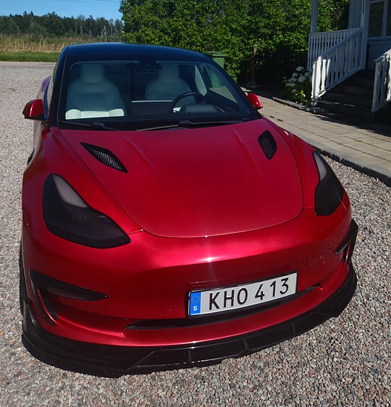 Tesla Model 3 2 of 5