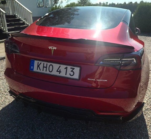 Tesla Model 3 4 of 5