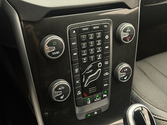 Volvo V40 Cross Country 22 of 29