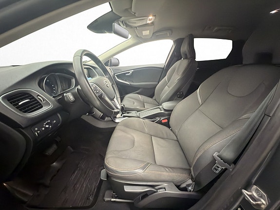 Volvo V40 Cross Country 11 of 29