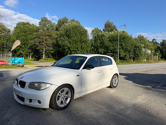 BMW 120d 2 of 4