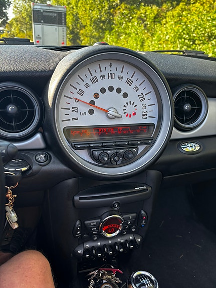 MINI Cooper 7 of 8