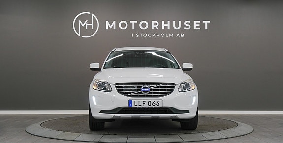 Volvo XC60 2 of 22