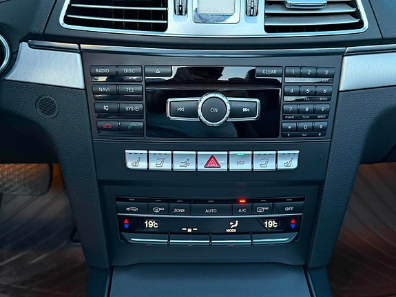 Mercedes-Benz E200 16 of 26