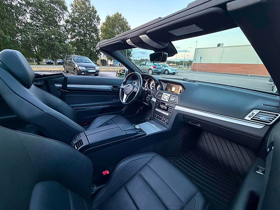 Mercedes-Benz E200 10 of 26