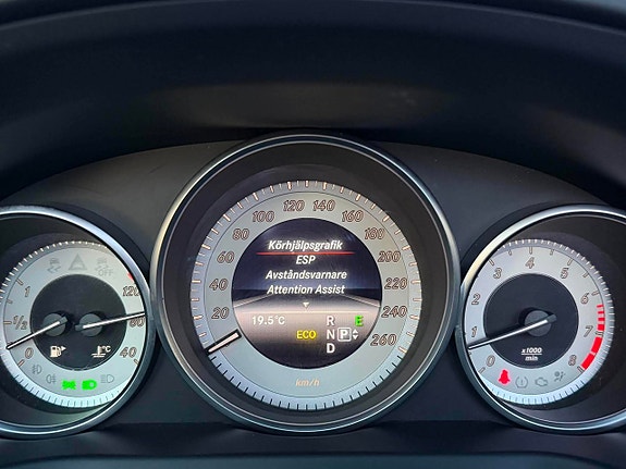Mercedes-Benz E200 21 of 26