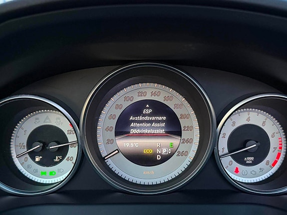 Mercedes-Benz E200 22 of 26