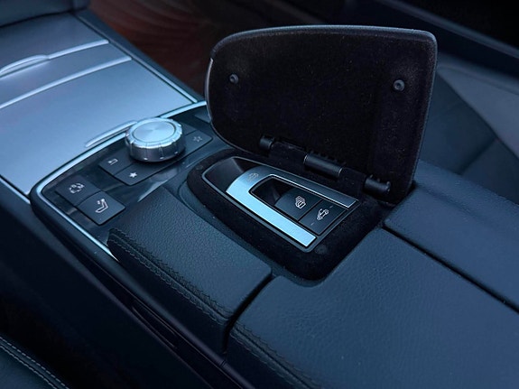 Mercedes-Benz E200 18 of 26